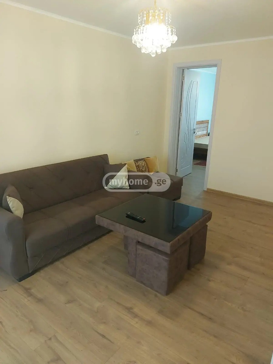 აღმაშენებლის გამზ.  - 3 rooms