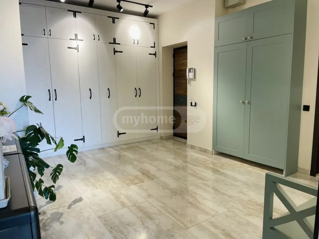 გაზაფხულის ქ.  - 5 rooms