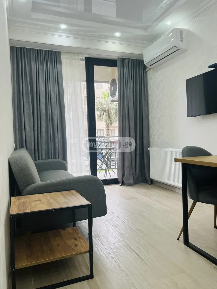 აღმაშენებლის გამზ.  - 3 rooms