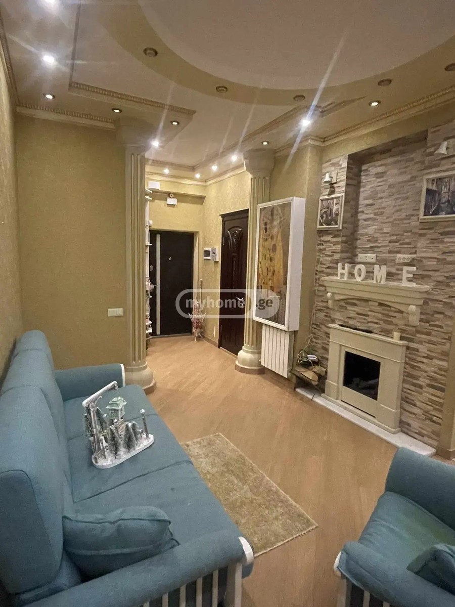 აღმაშენებლის გამზ.  - 4 rooms