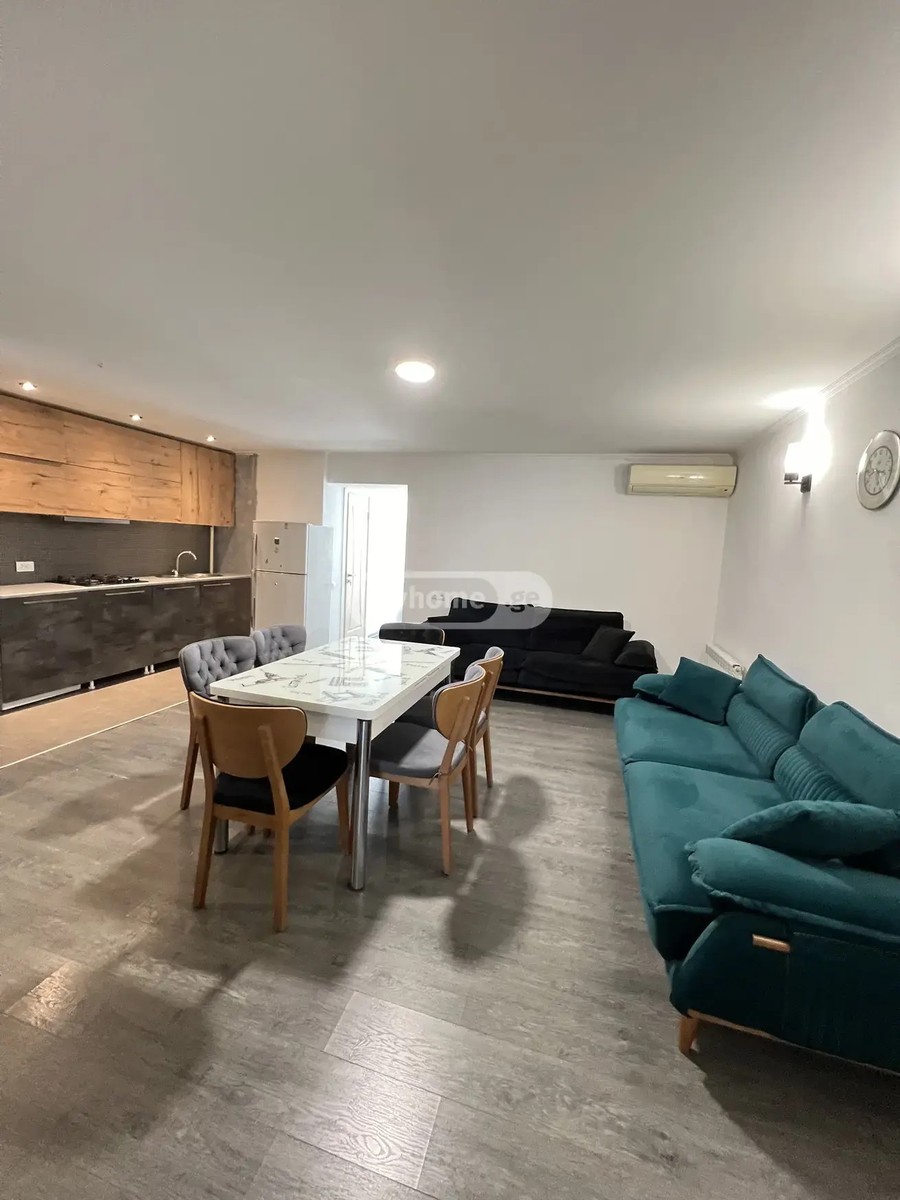 აღმაშენებლის გამზ.  - 3 rooms