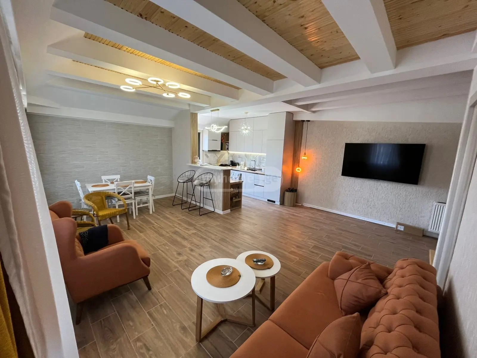 აღმაშენებლის გამზ.  - 3 rooms