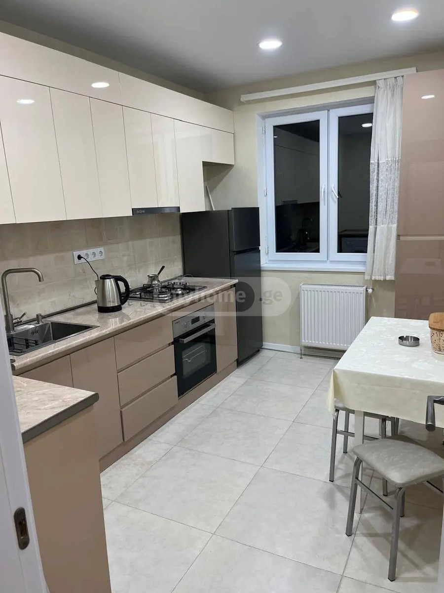 ბერი გაბრიელ სალოსის გამზ. 45 - 4 rooms