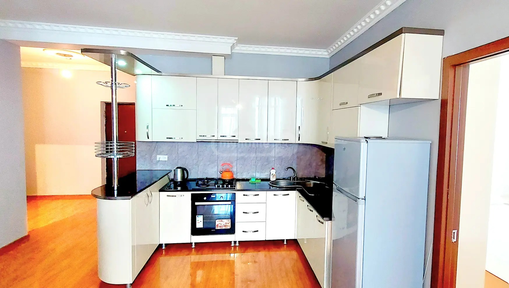 აღმაშენებლის გამზ. 112 - 3 rooms