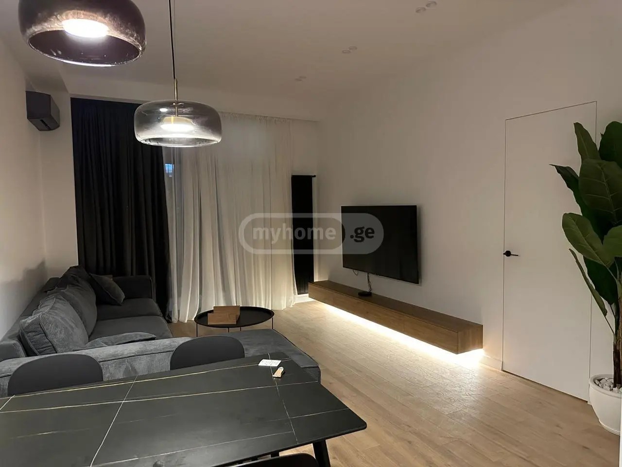 უნივერსიტეტის ქ. 24 - 2 rooms