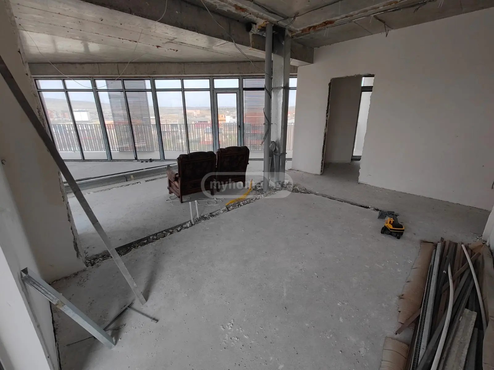 ვარაზი ა. ქ. 28ა - 4 rooms