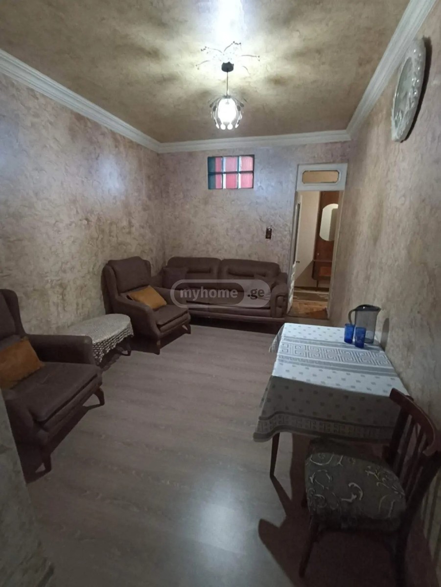 აბუსერიძე ტ. ქ. 20 - 4 rooms