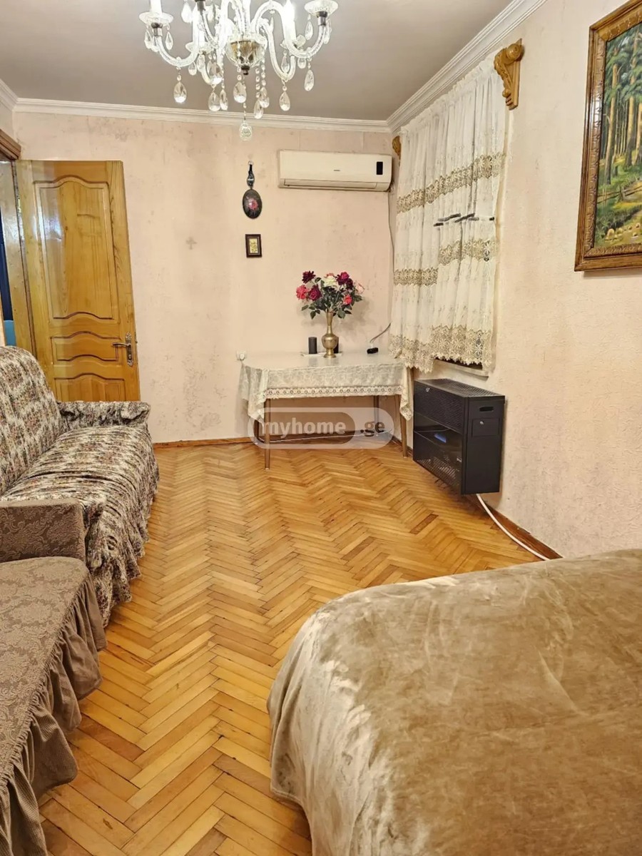 აღმაშენებლის გამზ.  - 3 rooms