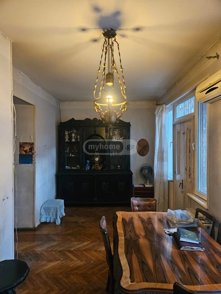 ჭავჭავაძე ი. გამზირი 43 - 4 rooms