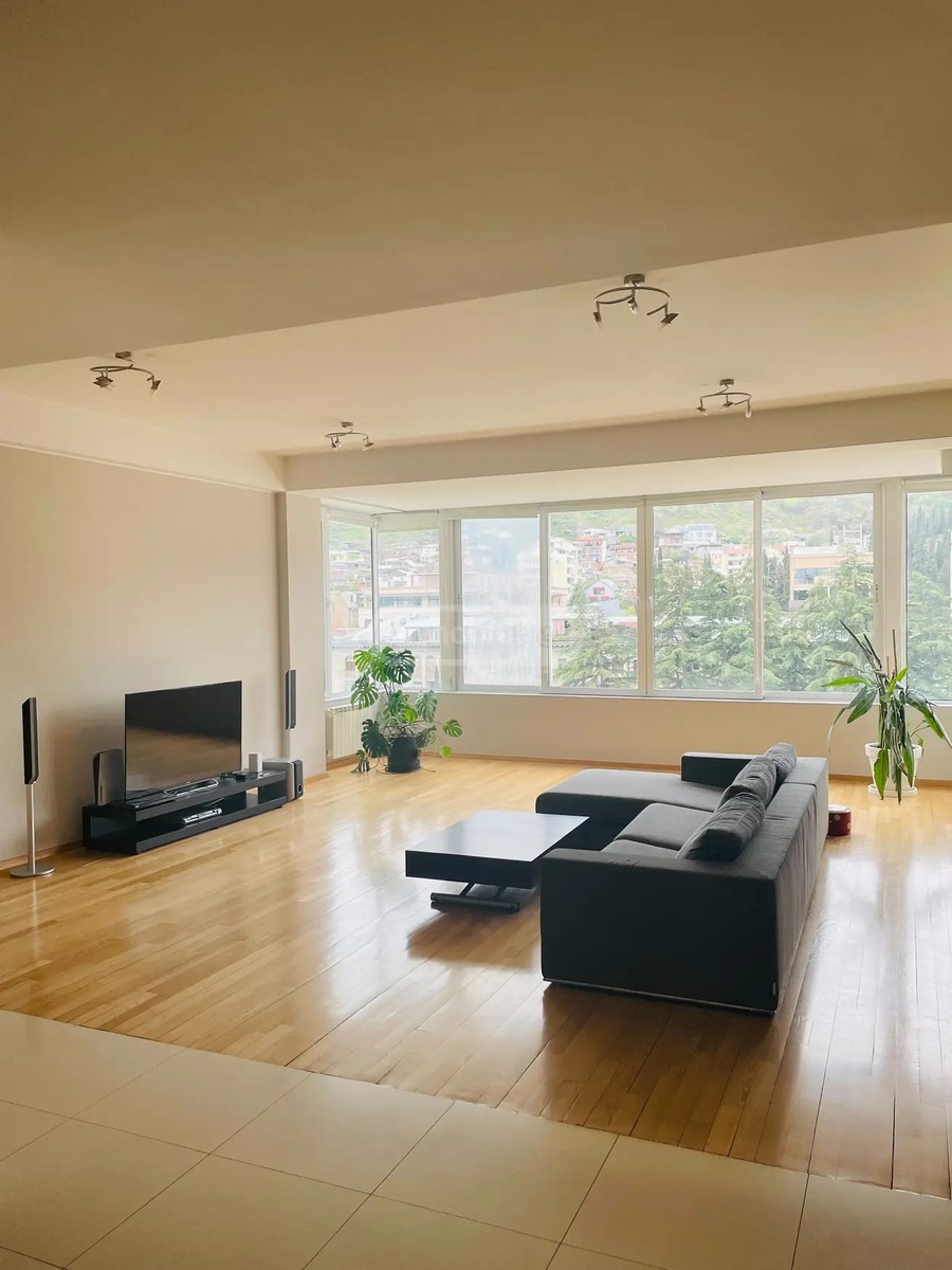 ბარნოვის ქ. - 6 rooms