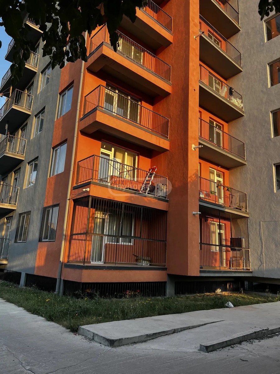 ბერი გაბრიელ სალოსის გამზ. 140 - 3 rooms