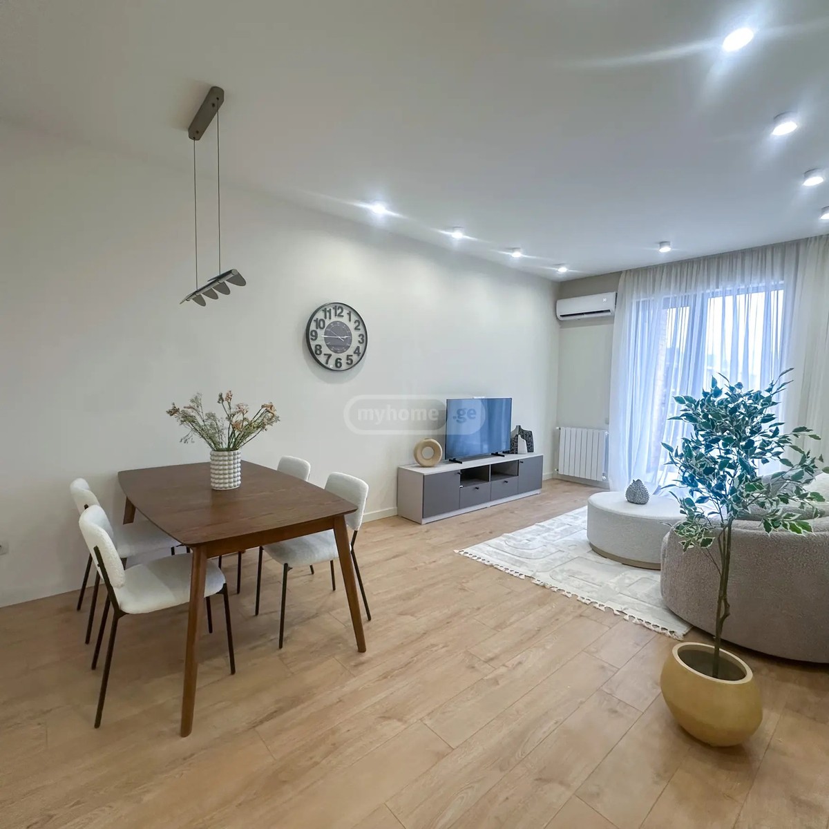 უნივერსიტეტის ქ. 46 - 3 rooms