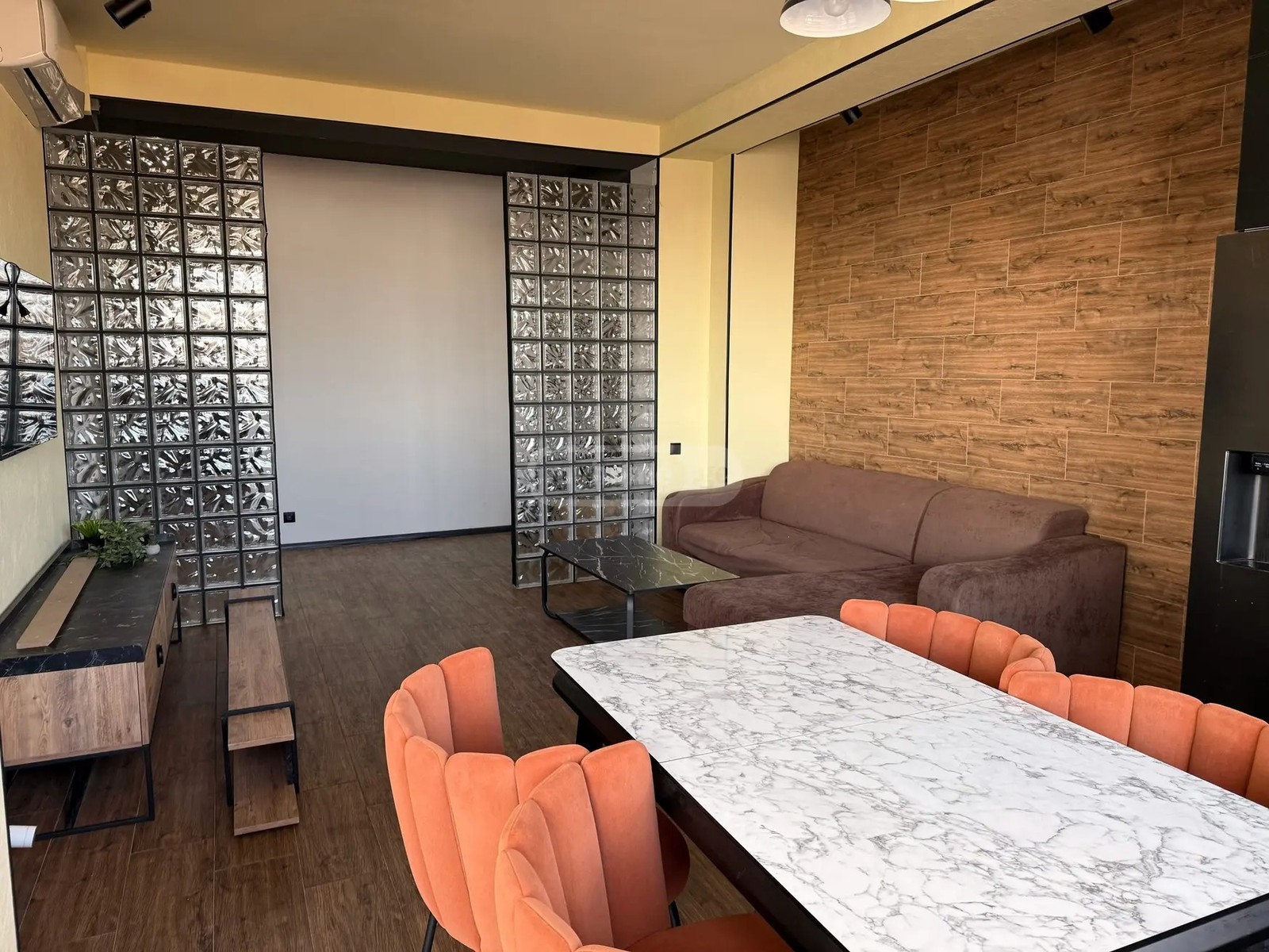 კაჩინსკი ლ. ქ. 1 - 4 rooms