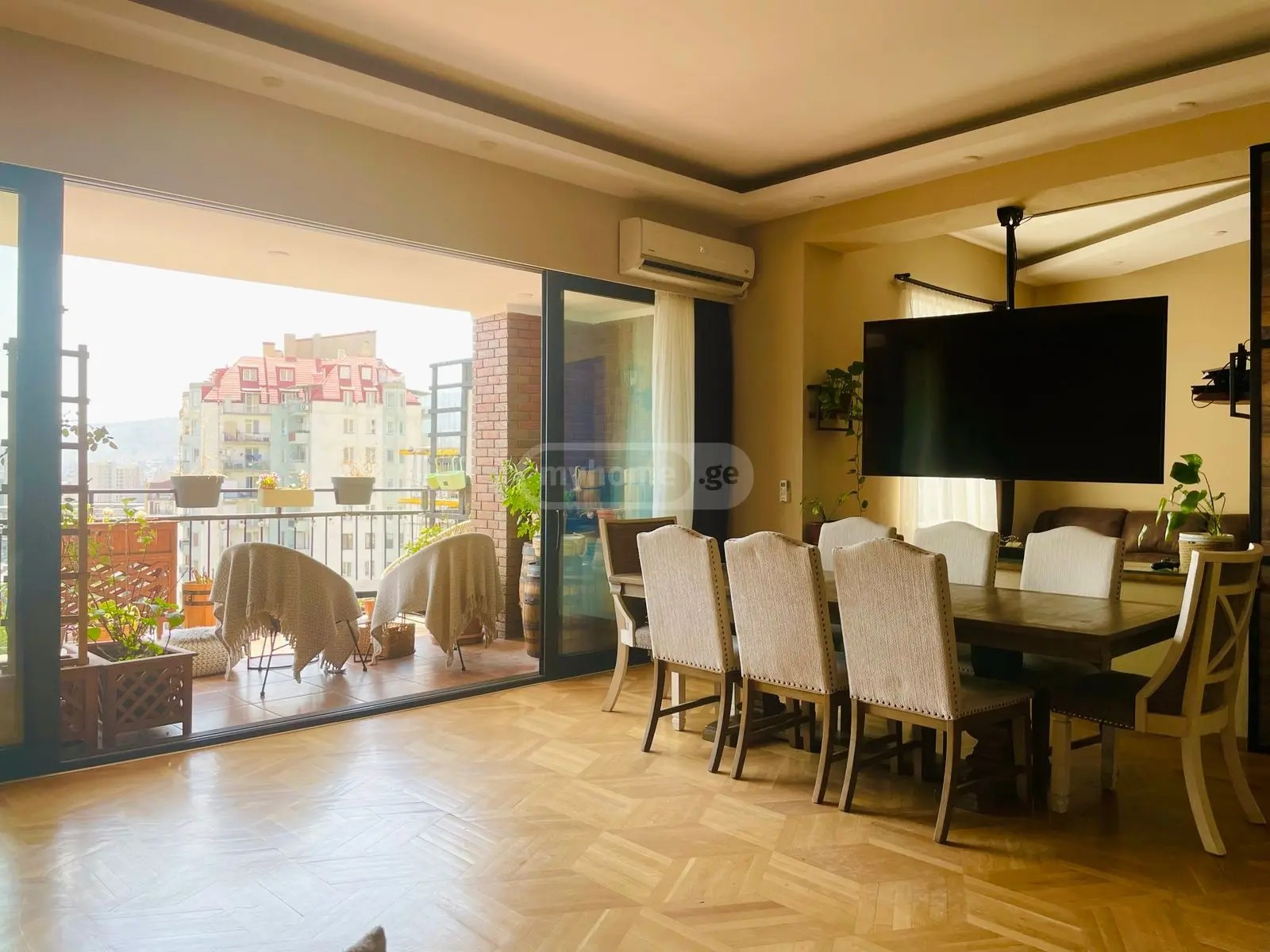 გაზაფხულის ქ.  - 5 rooms