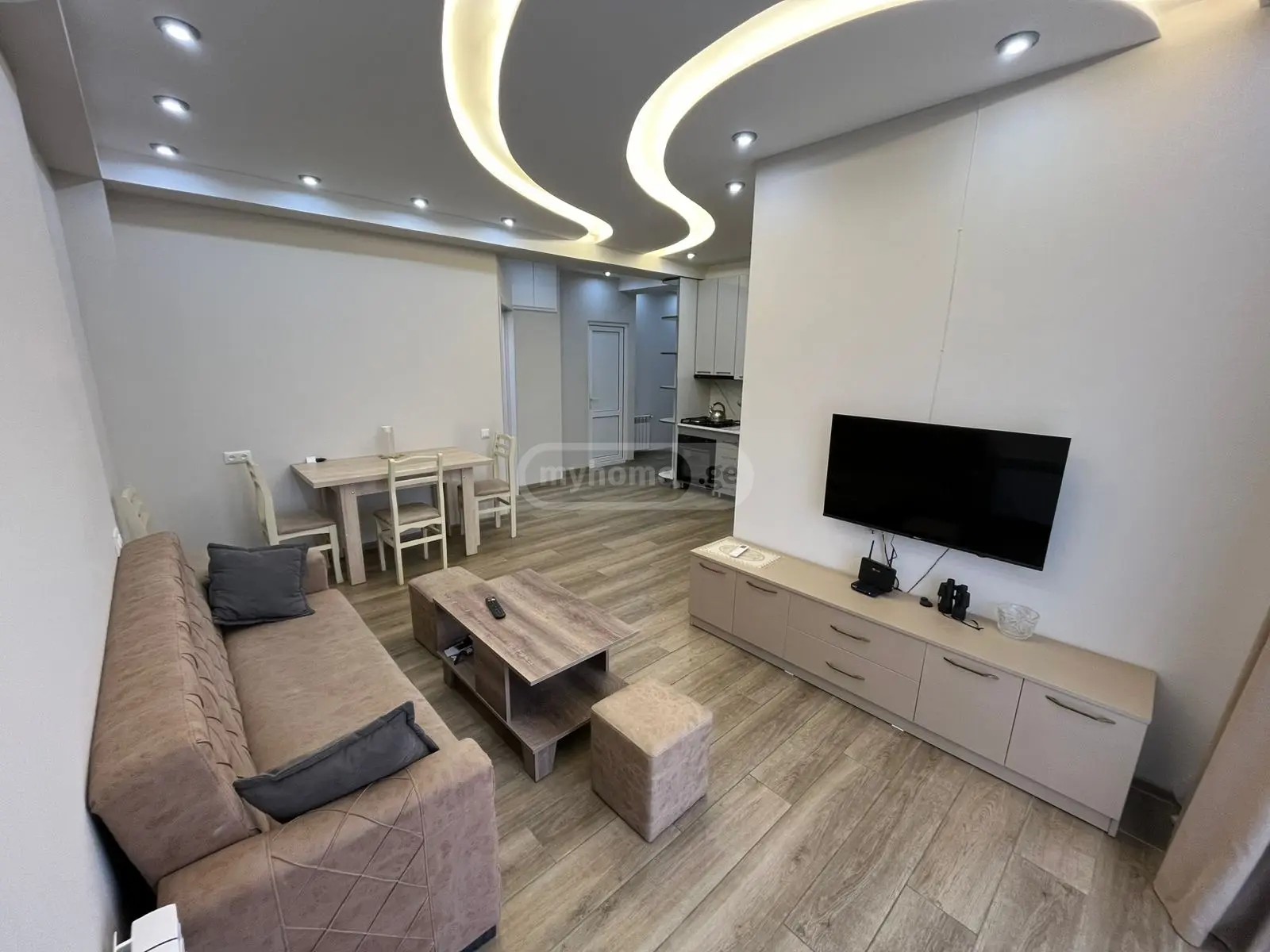 აღმაშენებლის გამზ.  - 3 rooms