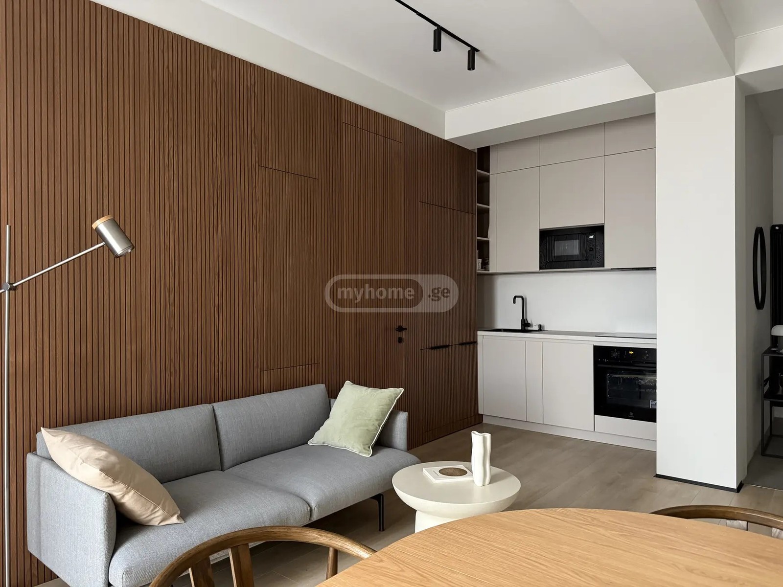 პოლიტკოვსკაია ა. ქ. (ჯიქია) 63 - 3 rooms