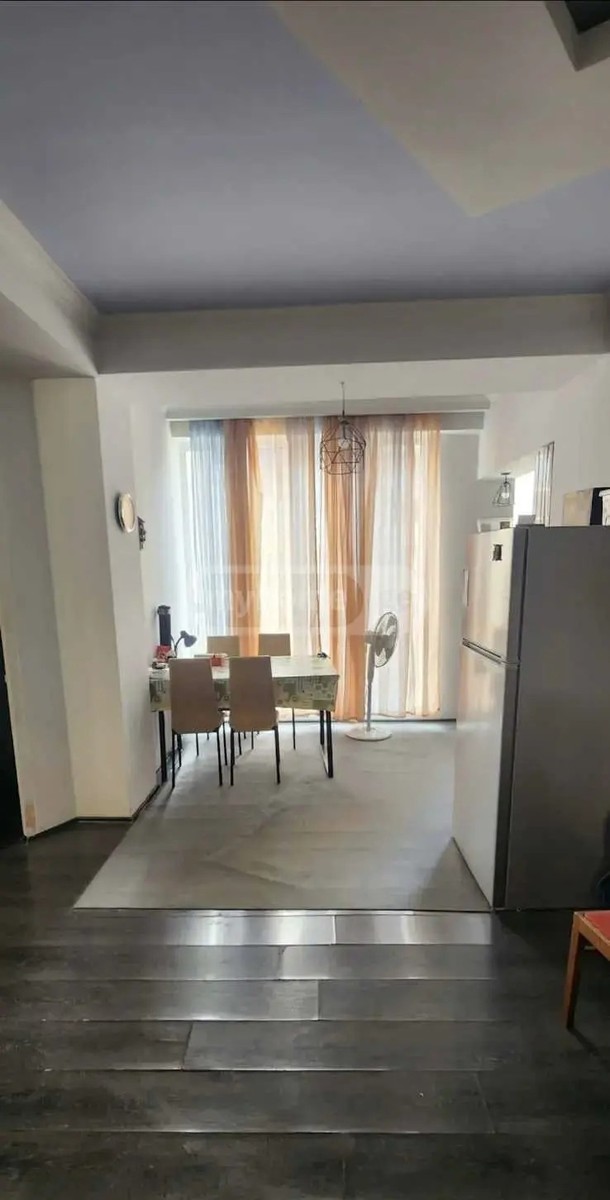 კოსმონავტების სანაპ. 49 - 3 rooms