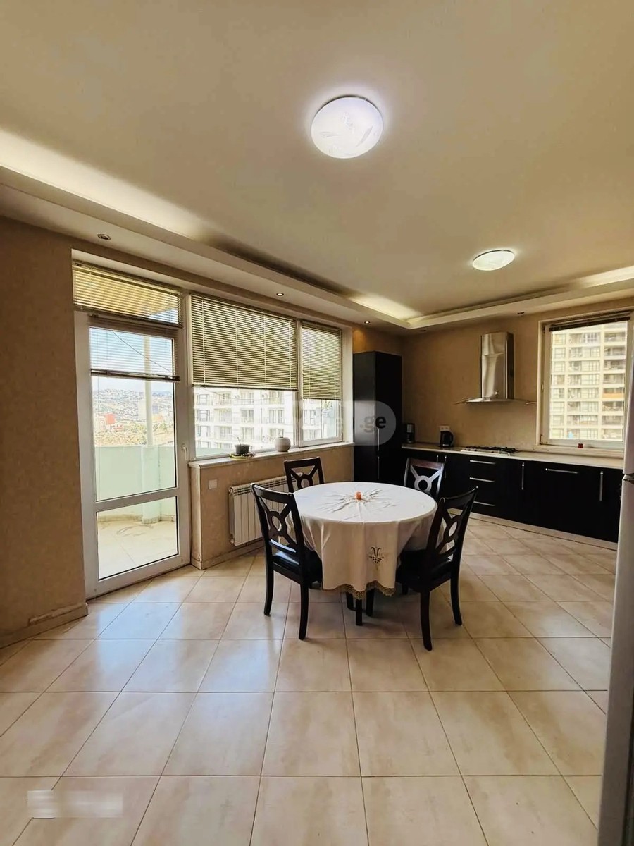 ჭავჭავაძე ი. გამზირი 53ა - 5 rooms