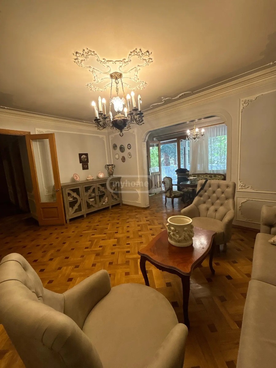 ჩხიკვაძის ქ. 4 - 3 rooms