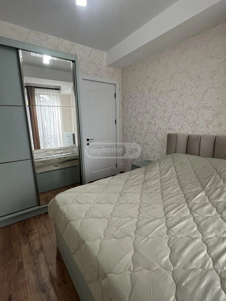 აღმაშენებლის გამზ. 132 - 3 rooms