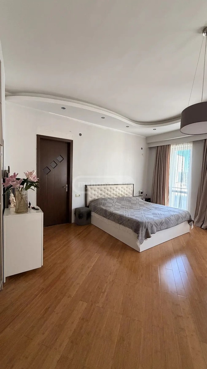 პოლიტკოვსკაია ა. ქ. (ჯიქია)  - 4 rooms