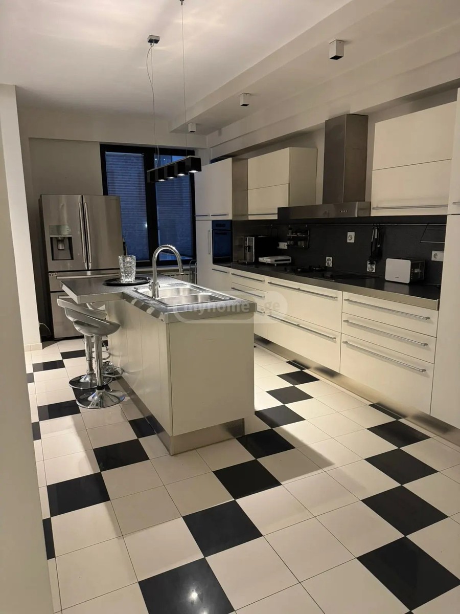 ფალიაშვილი ზ. ქ. 15 - 5 rooms