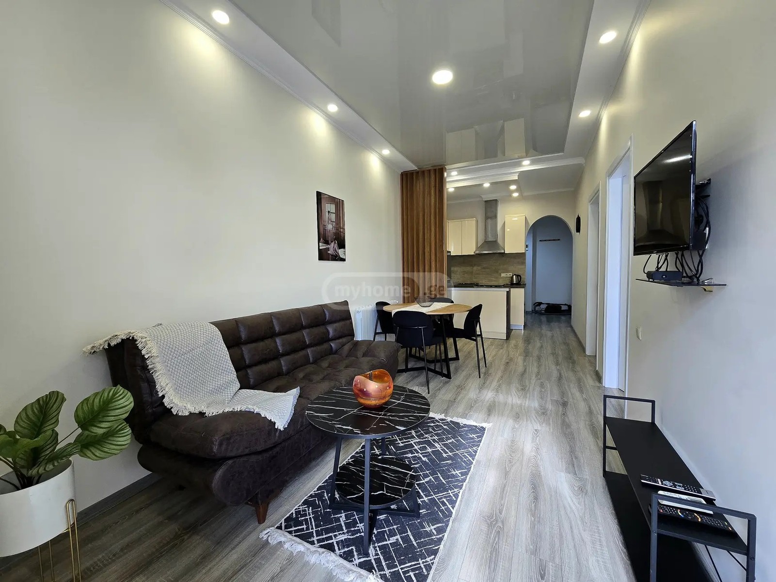 რუსთაველის ქ. 43 - 3 rooms
