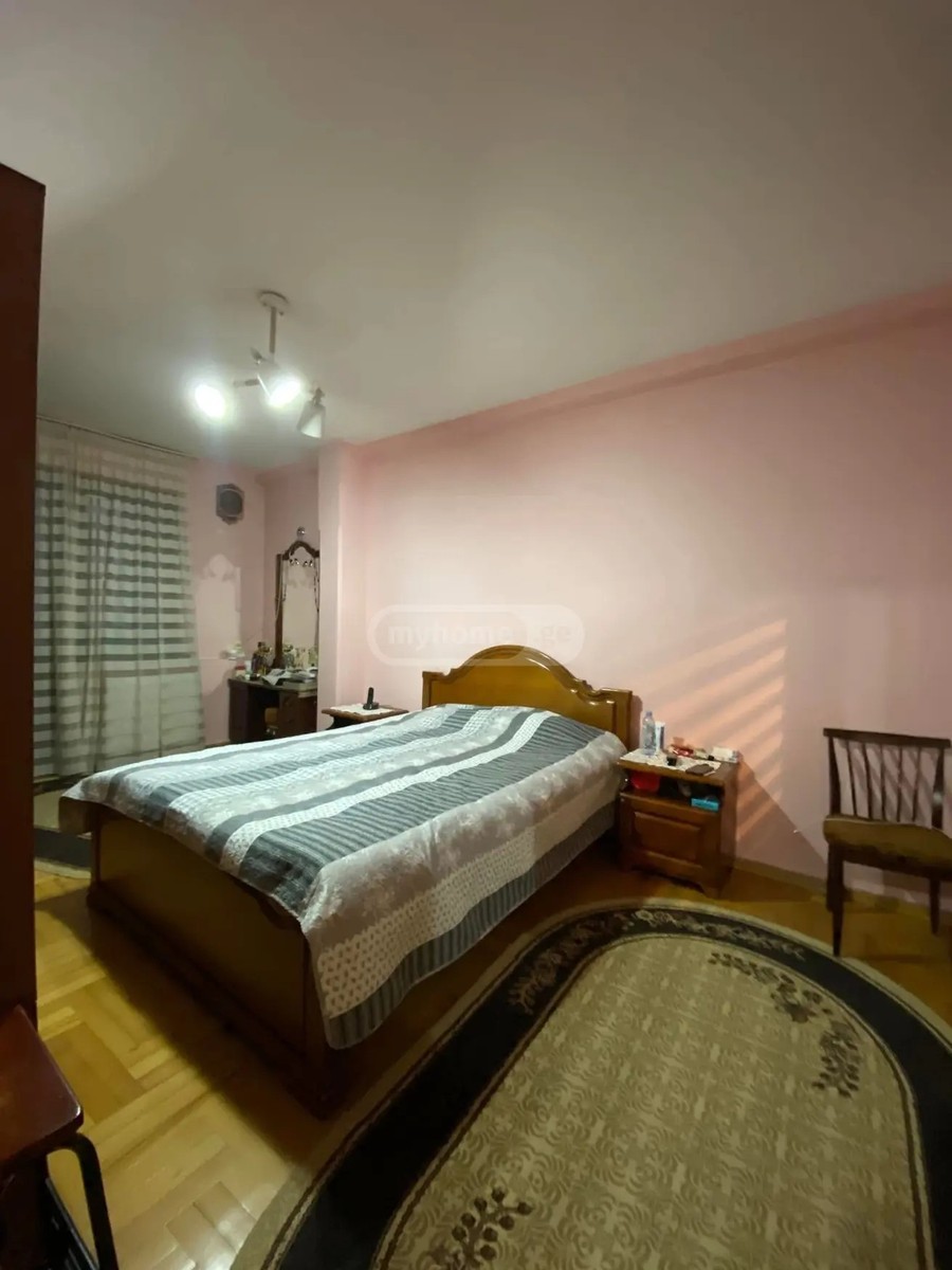 პუშკინი ა. ქ.  - 5 rooms