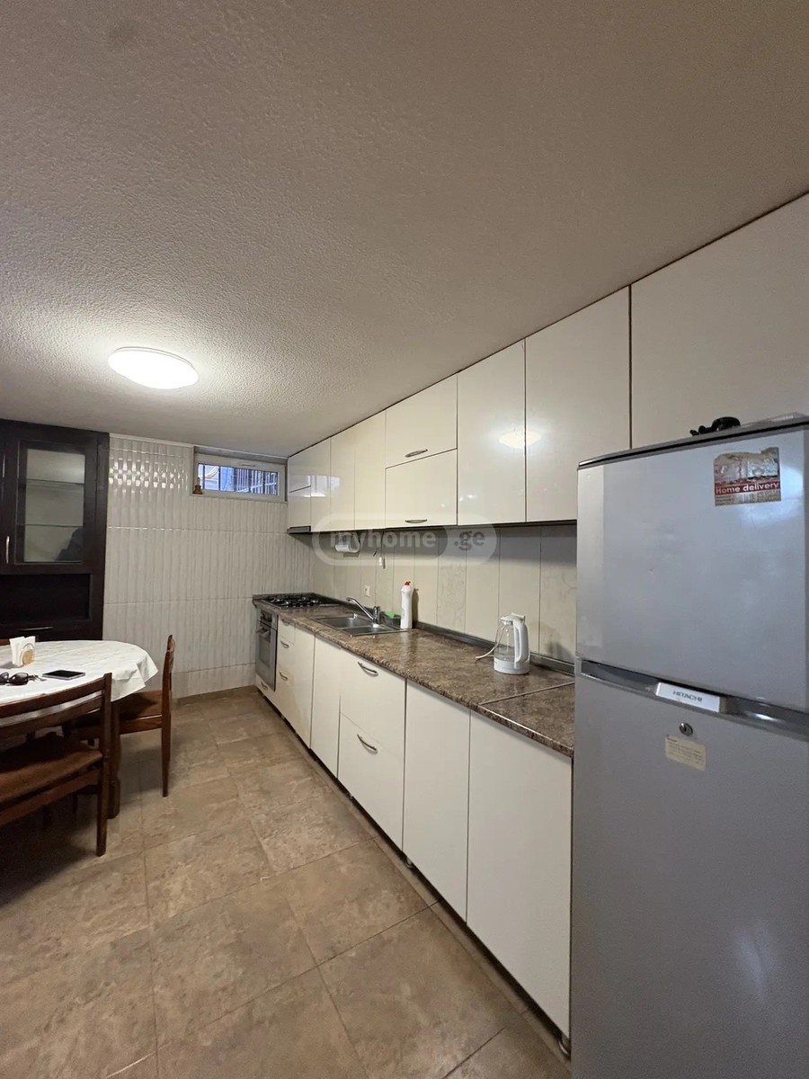 გუდაურის ქ. (ყოფ. სვანიძე ტ. ქ.) 8 - 3 rooms