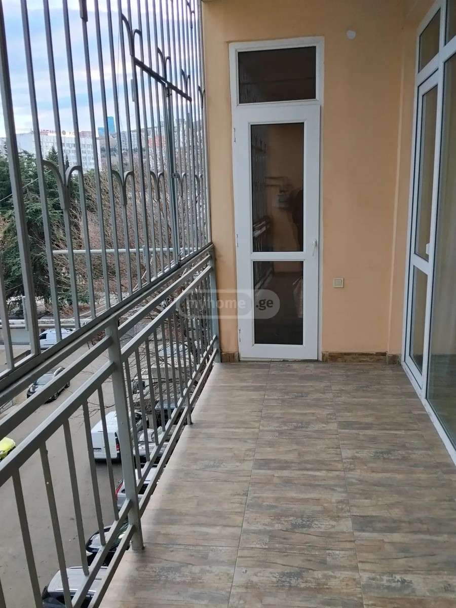 რობაქიძე გრ. გამზ. 15 - 4 rooms