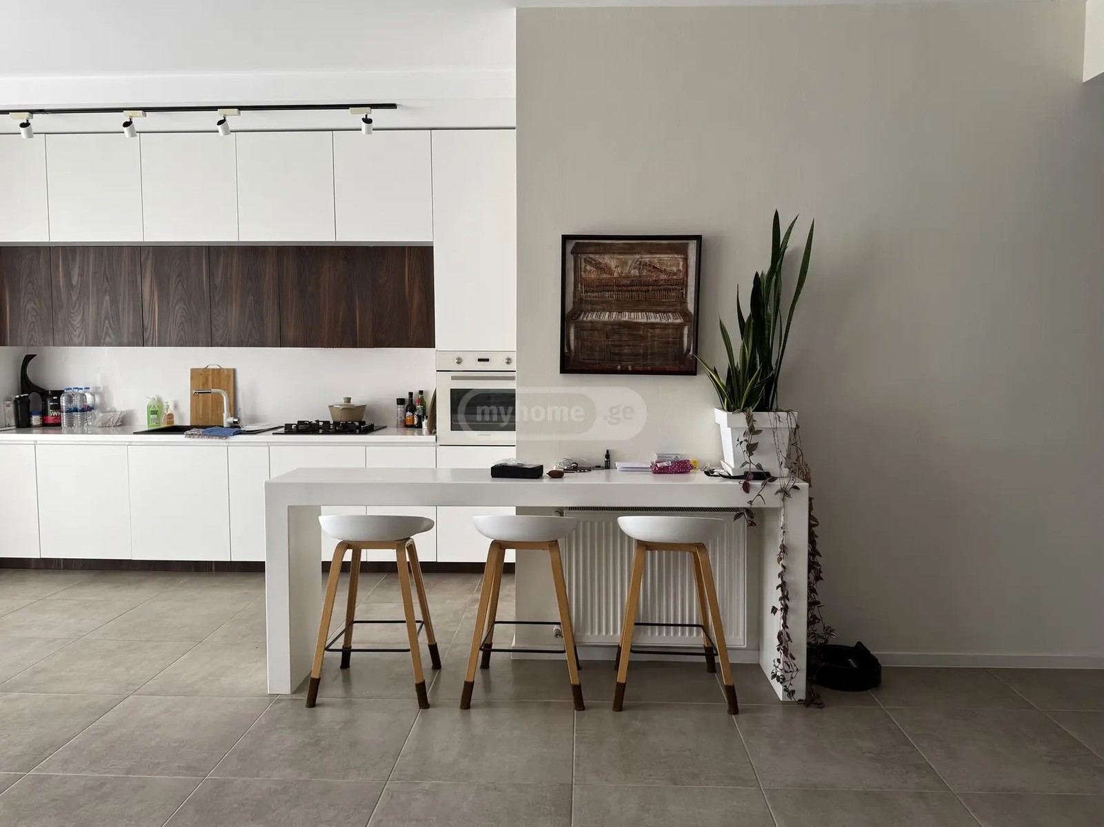 უნივერსიტეტის ქ. 17 - 3 rooms