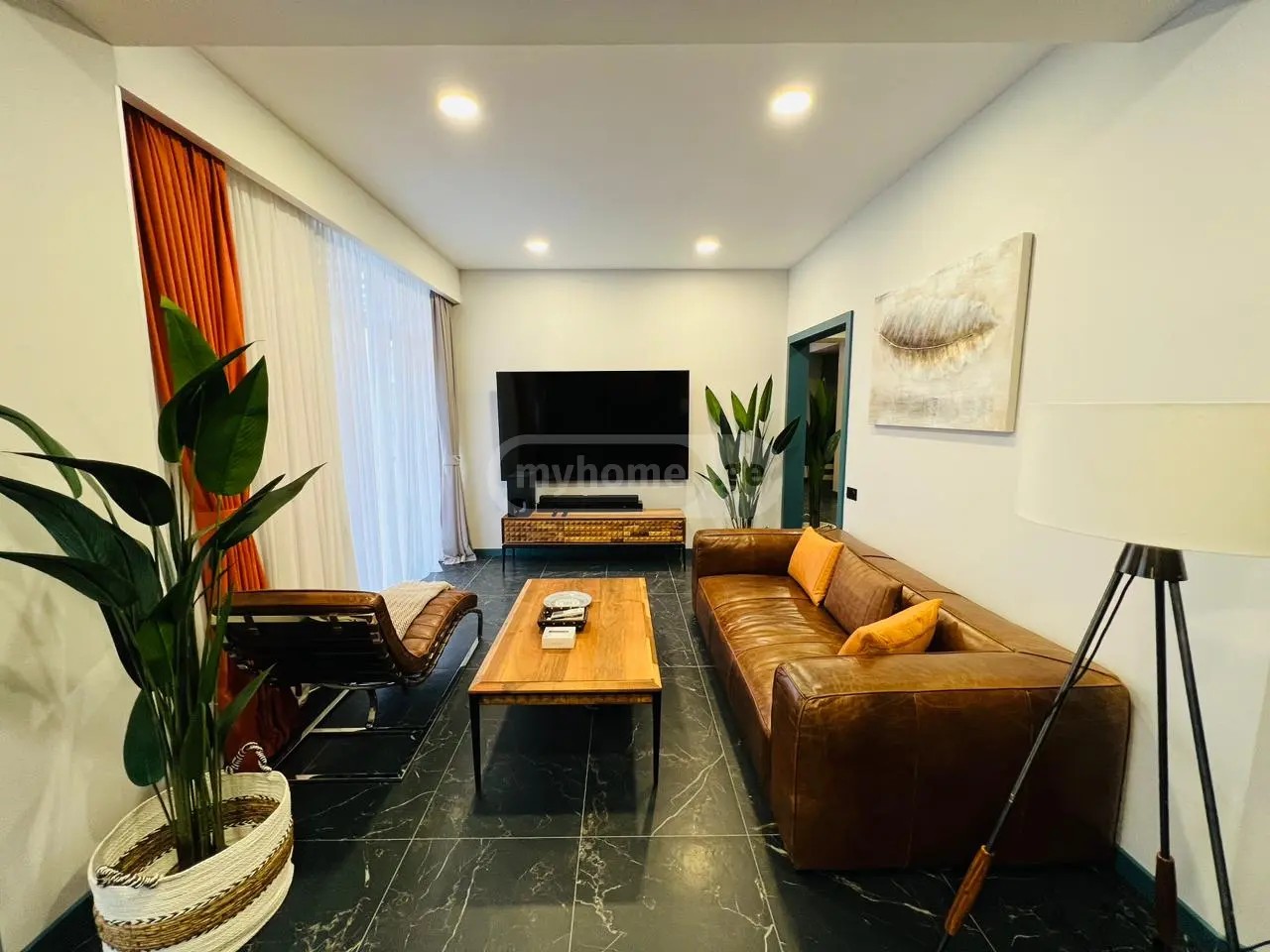 უნივერსიტეტის ქ. 24 - 4 rooms