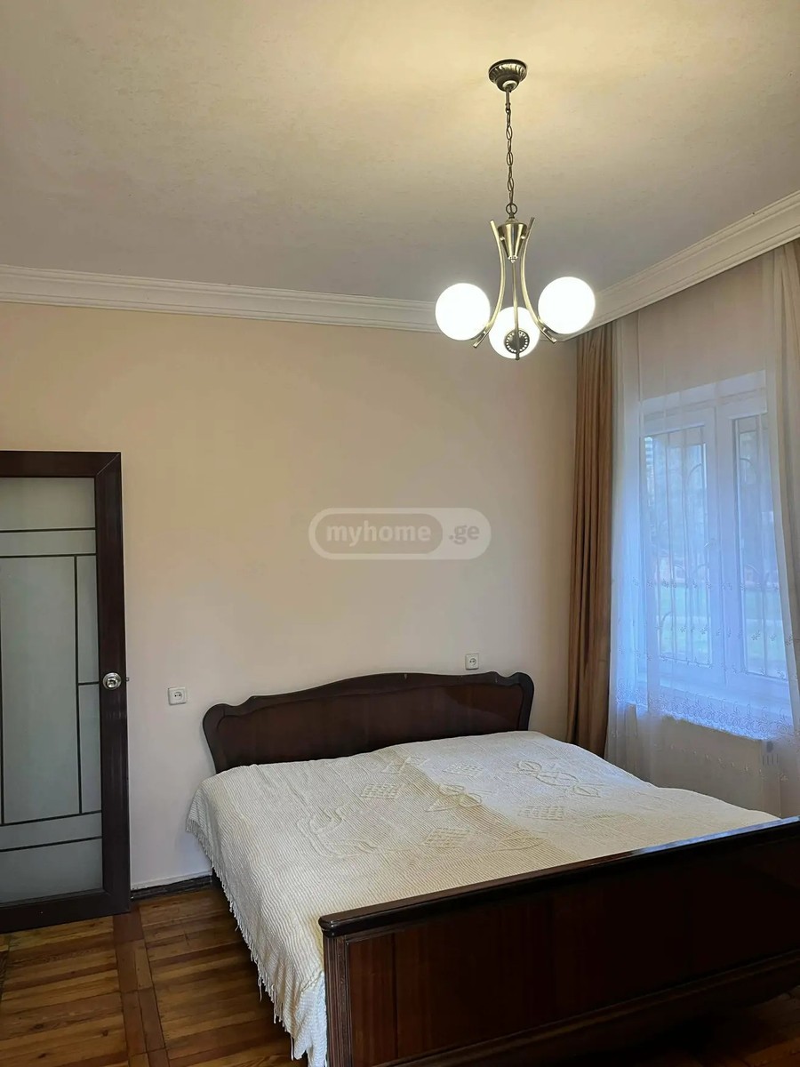 აბუსერიძე ტ. ქ. 21 - 4 rooms