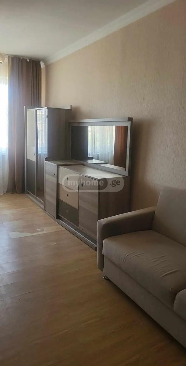 აღმაშენებლის გამზ. 136 - 3 rooms