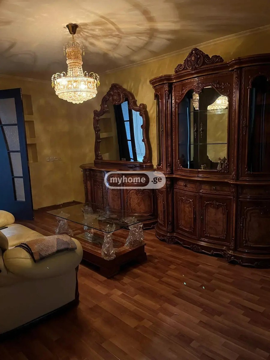 აღმაშენებლის გამზ.  - 3 rooms