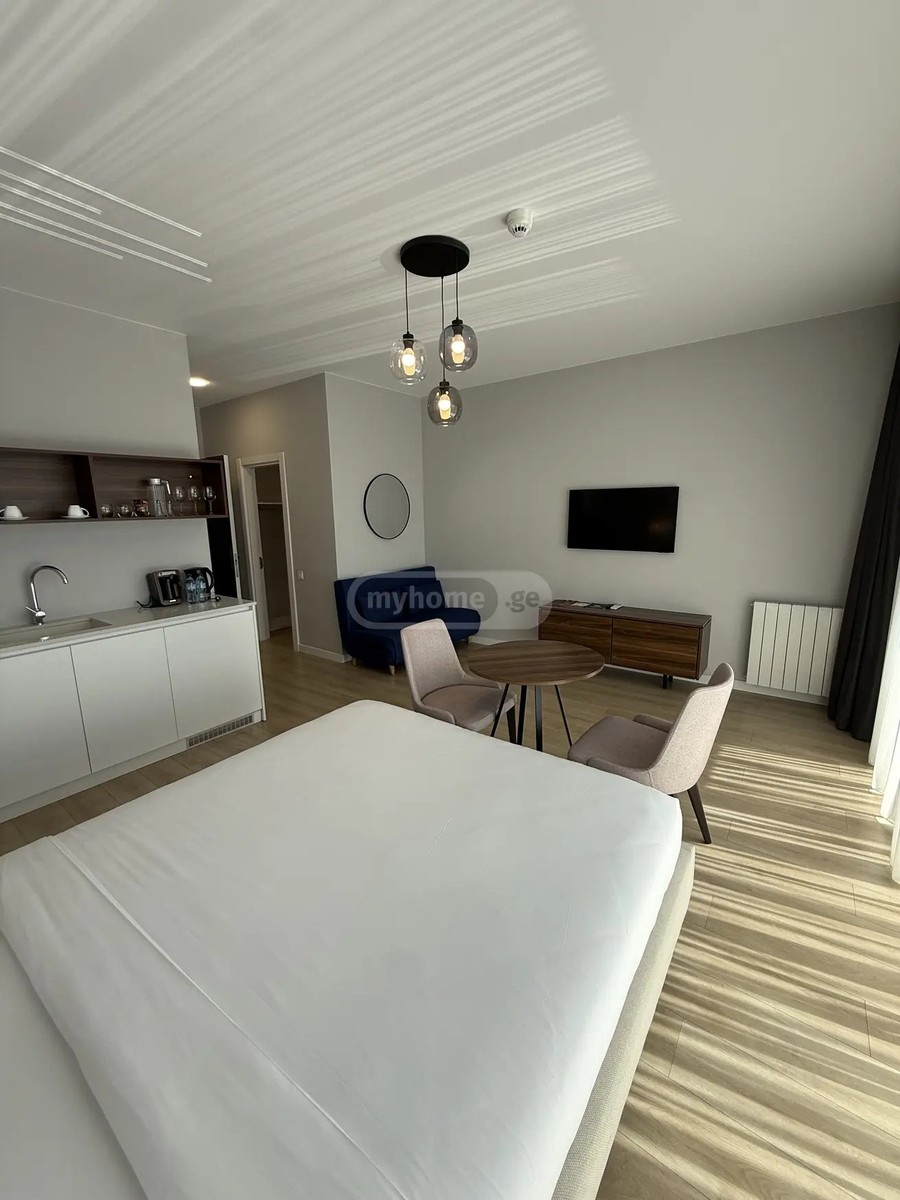 три - 1 rooms