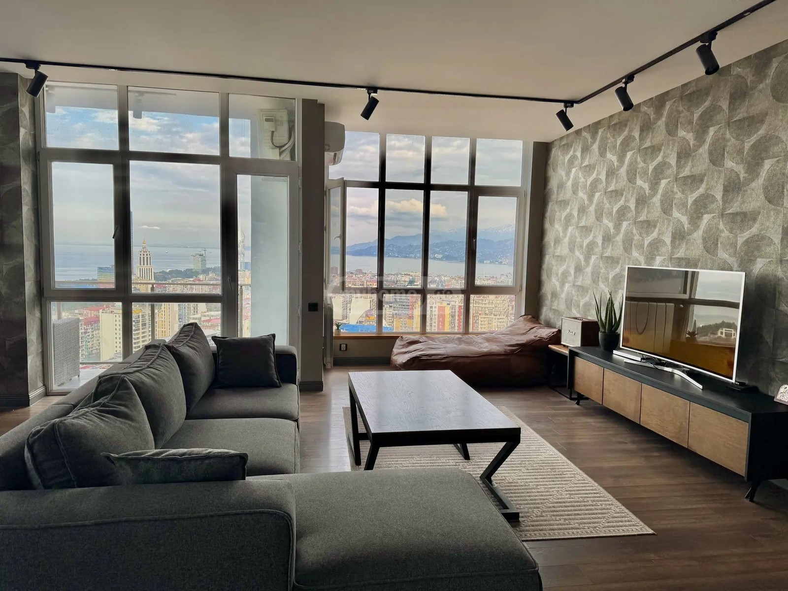 აბუსერიძე ტ. ქ. 5 - 2 rooms
