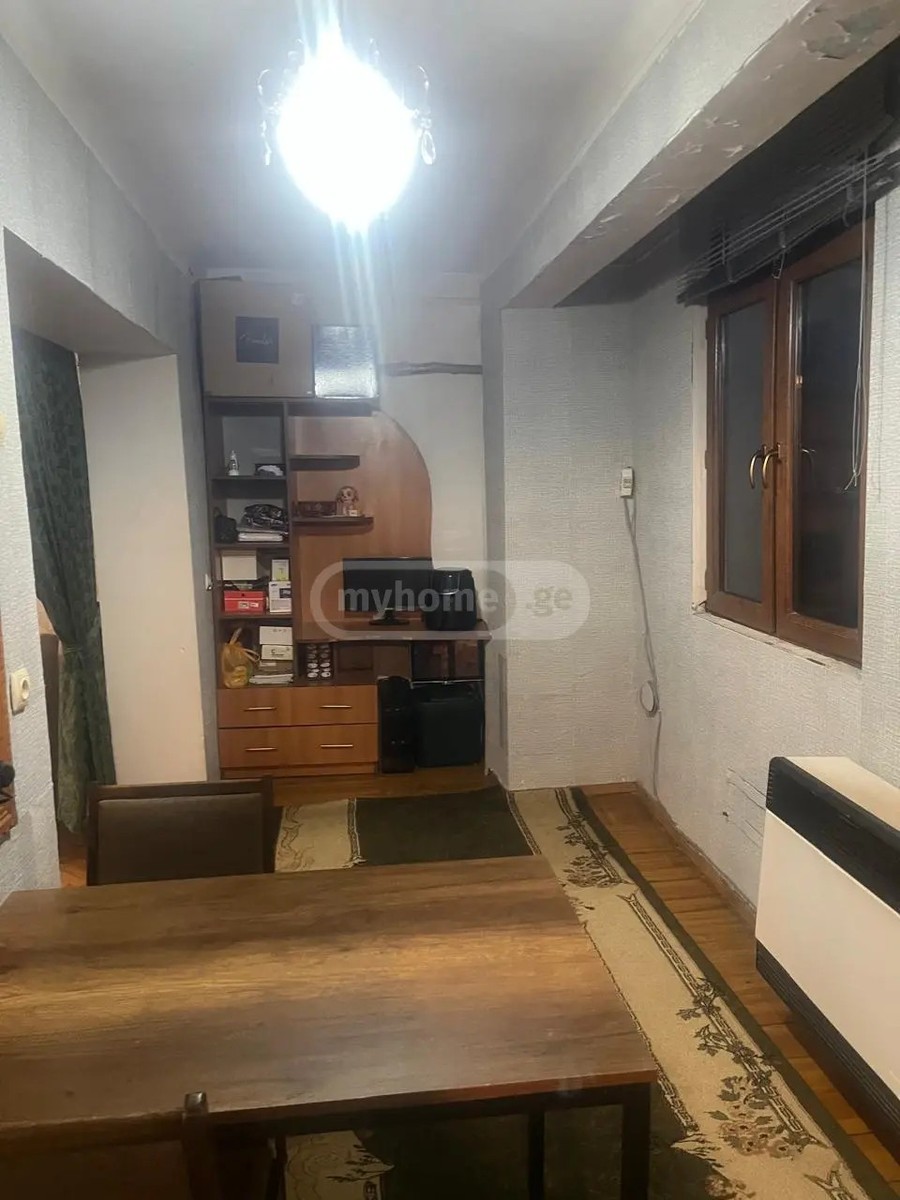 აღმაშენებელი დ. გამზირი 39 - 4 rooms