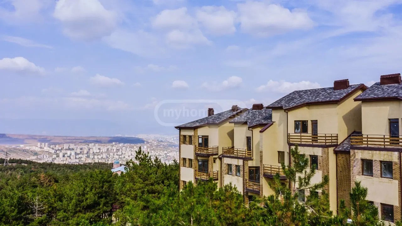 რუსთაველის ქ. 9 - 4 rooms
