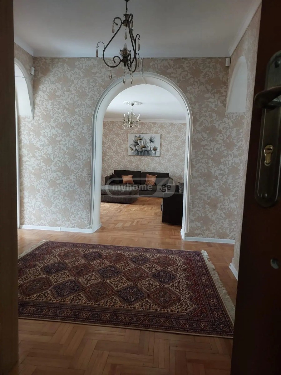 დუმბაძის გამზ. 1 - 4 rooms