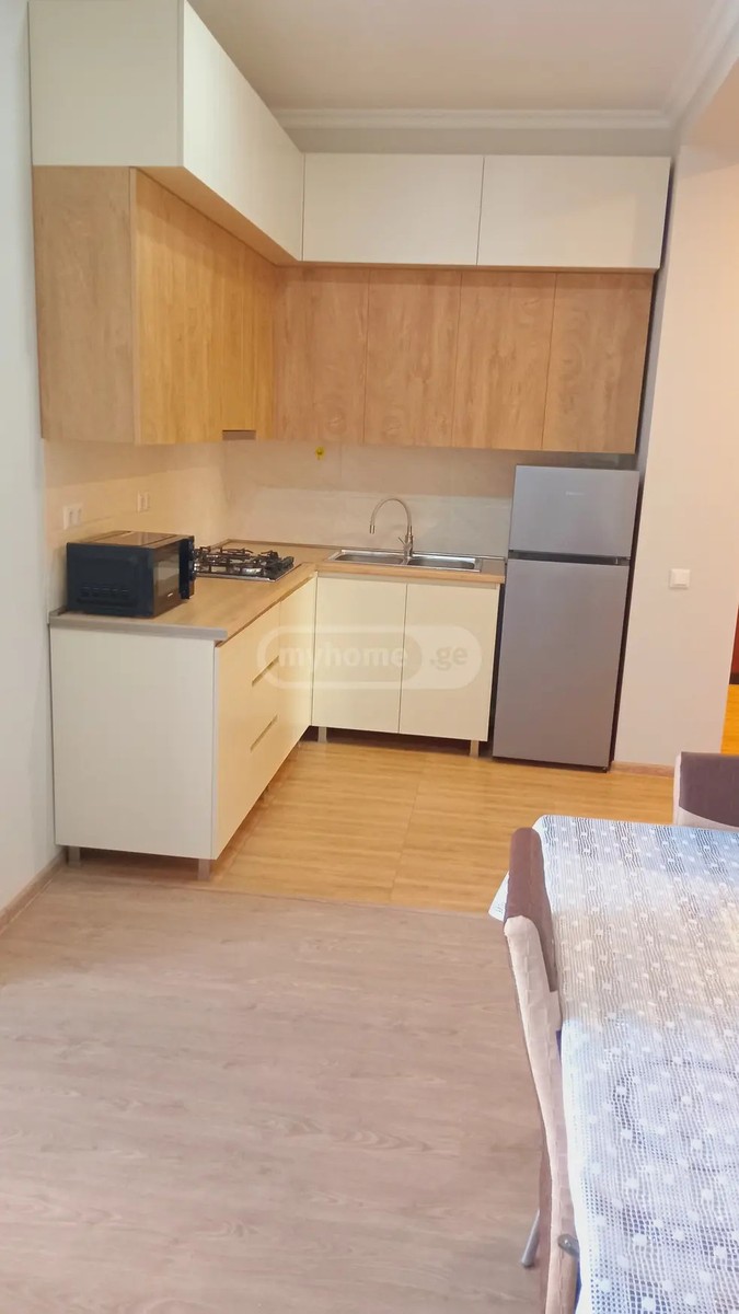 პეტრიწის ქ. 38 - 3 rooms