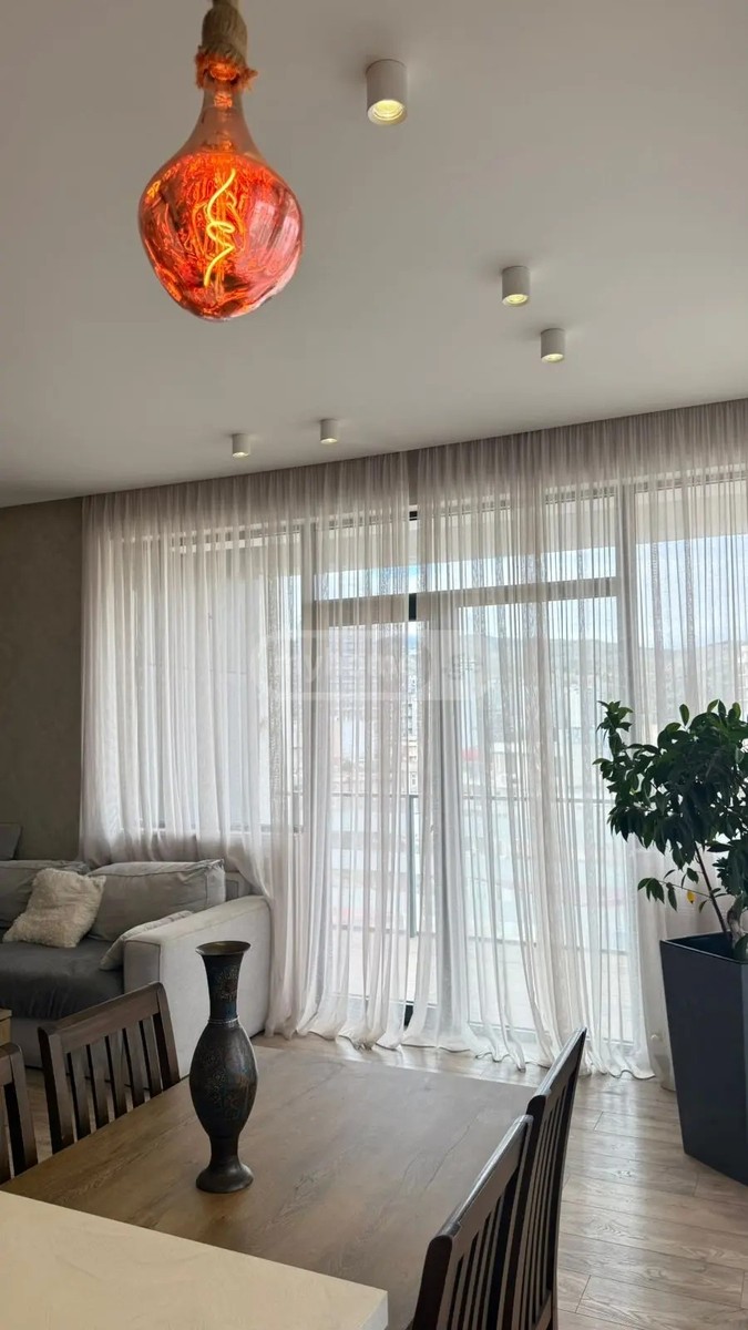 უნივერსიტეტის ქ. 56 - 3 rooms