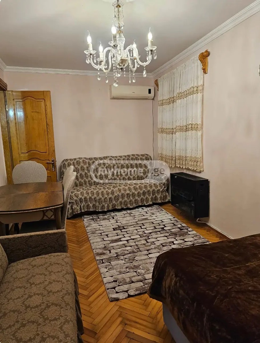 აღმაშენებლის გამზ.  - 3 rooms