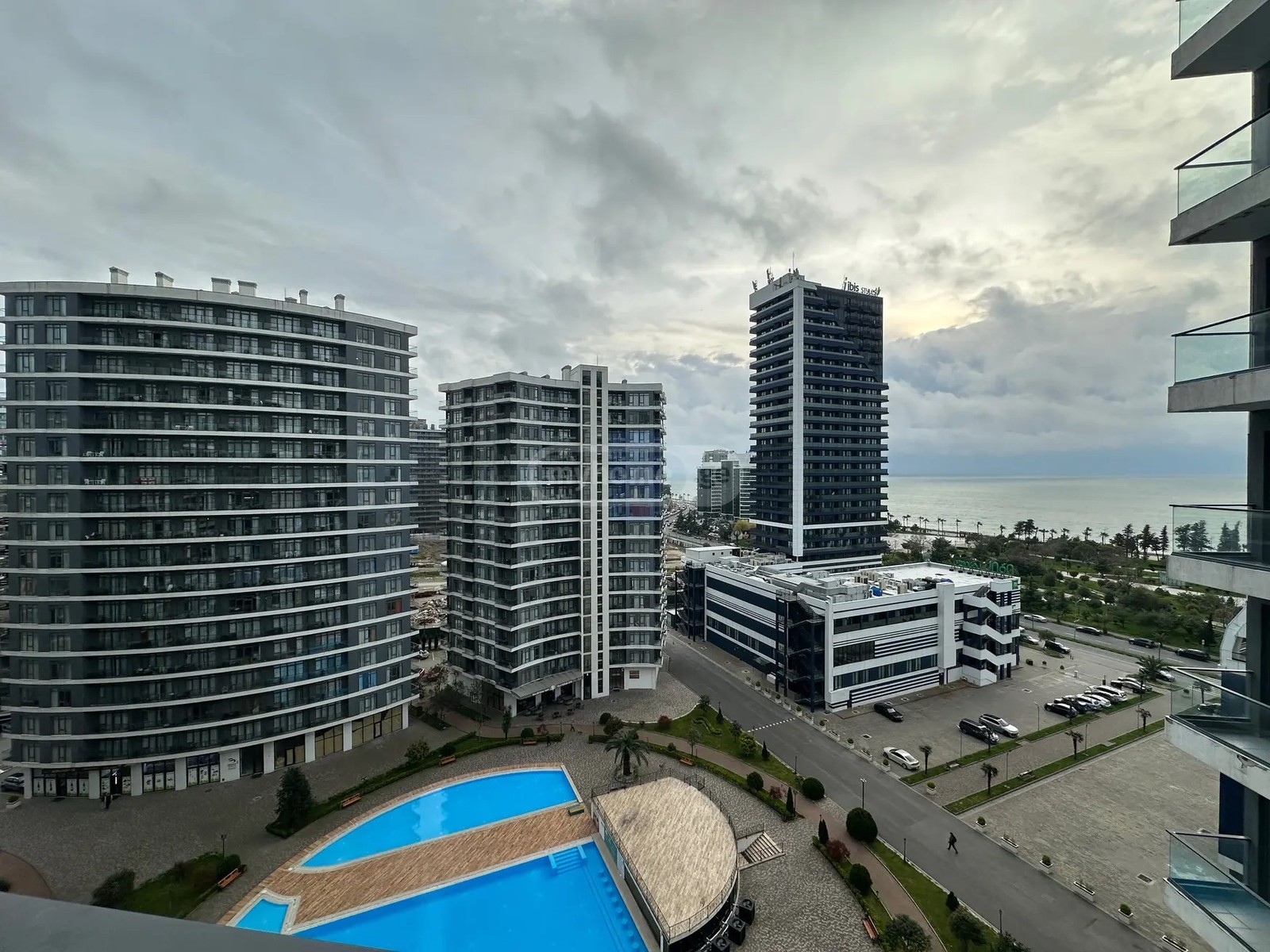 კაჩინსკი ლ. და მ. ქ. 25 - 3 rooms