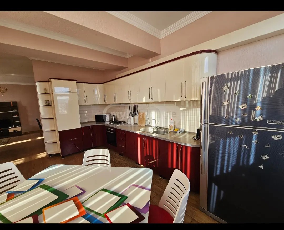 აღმაშენებლის გამზ. 112 - 4 rooms