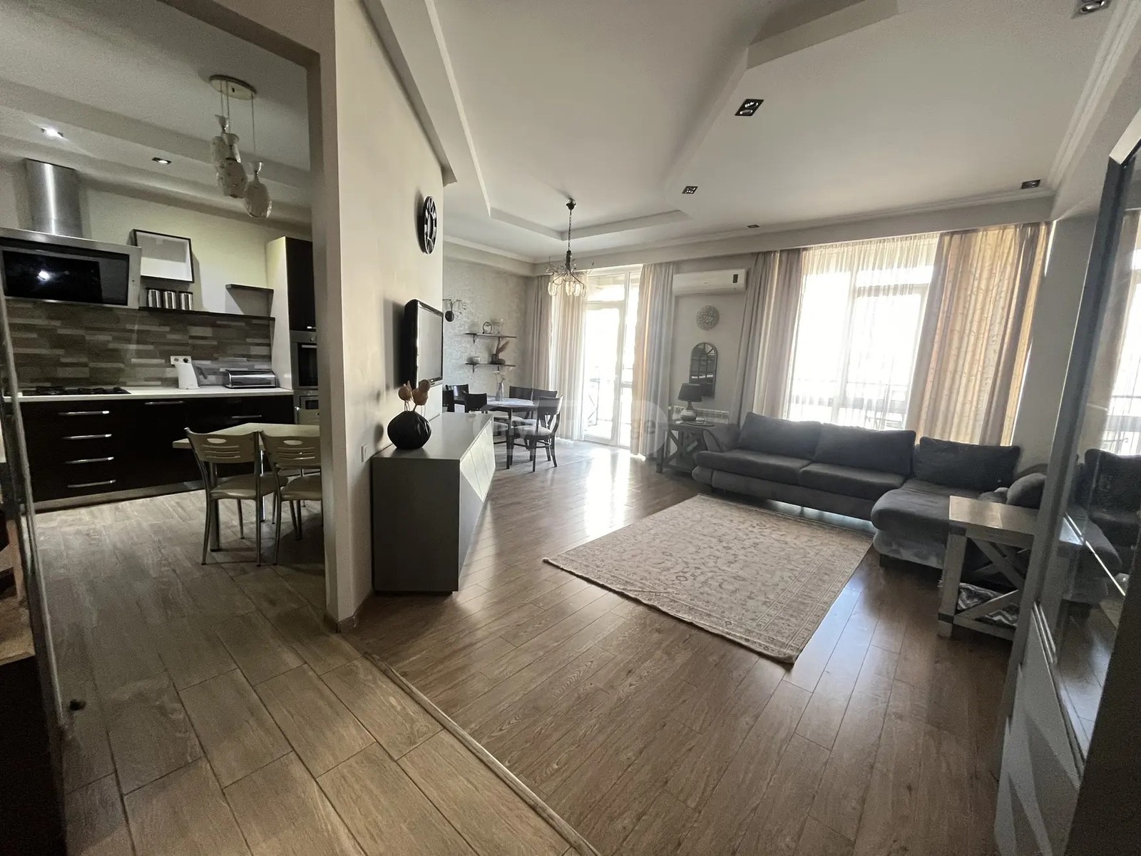 ქავთარაძე პ. ქ. 19 - 5 rooms