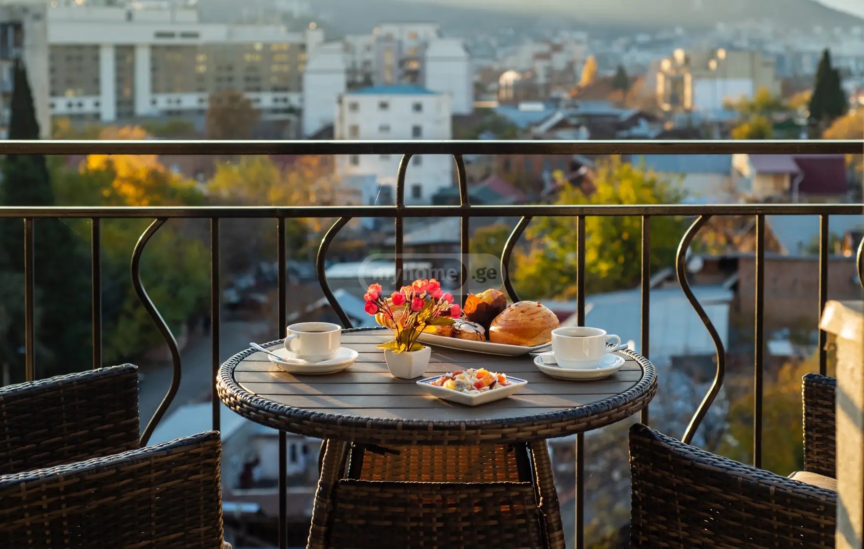 აღმაშენებლის გამზ.  - 3 rooms