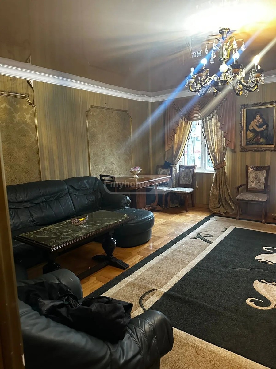 ჭავჭავაძის გამზ. 18 - 4 rooms