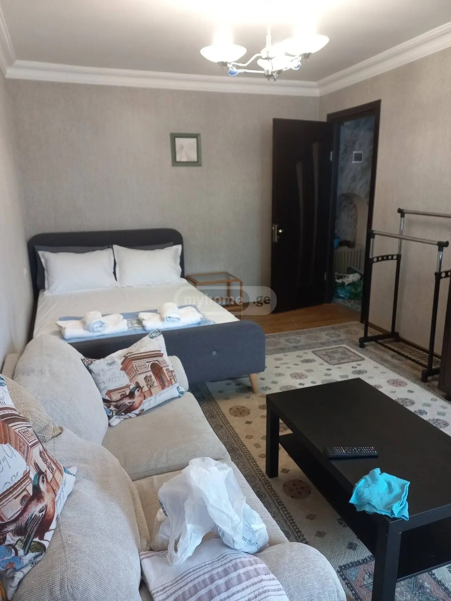 გამსახურდია ზ. ქ. 42 - 1 rooms