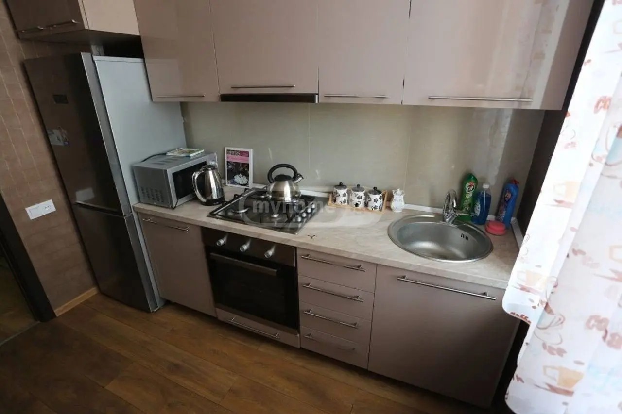 აღმაშენებლის გამზ. 146 - 5 rooms